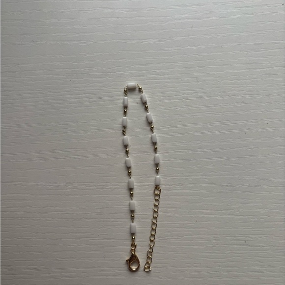 Elegant White and Gold Bracelet - Picture 4 of 4